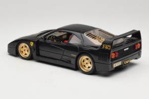 Ferrari F40 Musta Kultaisilla Pyörillä Bburago 1:18 3032-B2 Metalli — kuva 7 / 8