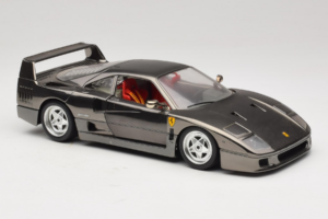 Ferrari F40 Chrome Black Bburago 1:18 3401-B1 Metalli — kuva 6 / 8