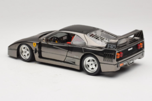 Ferrari F40 Chrome Black Bburago 1:18 3401-B1 Metalli — kuva 7 / 8