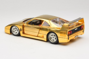 Ferrari F40 Chrome Gold Limited Edition 250 pcs Bburago 1:18 3332-G1 Metalli — kuva 7 / 8