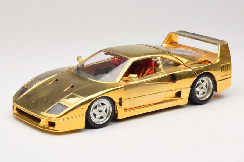 Ferrari F40 Chrome Gold Limited Edition 250 pcs Bburago 1:18 3332-G1 Metalli