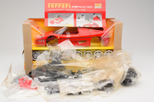 Ferrari F40 Punainen Model Kit Maisto 1:18 39822 Metalli — kuva 2 / 2