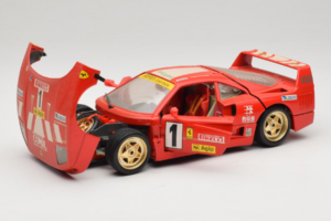 Ferrari F40 Evoluzione #1 Pirelli Punainen 1992 Bburago 1:18 3042-P1 Metalli — kuva 2 / 8