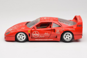 Ferrari F40 Evoluzione FC Nürnberg Special Edition Punainen Bburago 1:18 3042-FCN Metalli — kuva 4 / 8