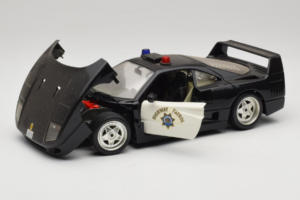 Ferrari F40 Highway Patrol Musta Valkoinen Bburago 1:18 3022-H1 Metalli — kuva 2 / 8