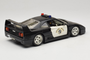 Ferrari F40 Highway Patrol Musta Valkoinen Bburago 1:18 3022-H1 Metalli — kuva 3 / 8