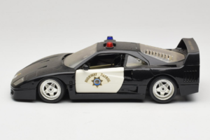 Ferrari F40 Highway Patrol Musta Valkoinen Bburago 1:18 3022-H1 Metalli — kuva 4 / 8