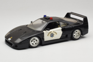 Ferrari F40 Highway Patrol Musta Valkoinen Bburago 1:18 3022-H1 Metalli