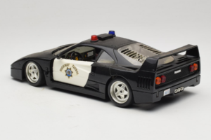 Ferrari F40 Highway Patrol Musta Valkoinen Bburago 1:18 3022-H1 Metalli — kuva 7 / 8