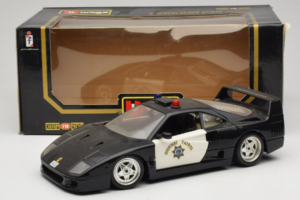 Ferrari F40 Highway Patrol Musta Valkoinen Bburago 1:18 3022-H1 Metalli — kuva 8 / 8