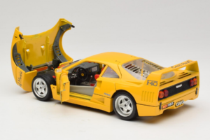 Ferrari F40 Interconti Car HiFi Keltainen Bburago 1:18 3032-I1 Metalli — kuva 5 / 8