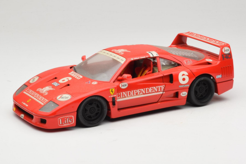 Ferrari F40 #6 V. Colombo L'Indipendente Punainen 1987 Bburago 1:18 3032-L1 Metalli