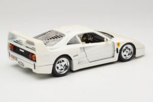 Ferrari F40 Valkoinen Bburago 1:18 3332-W4 Metalli — kuva 3 / 8