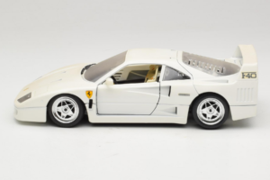 Ferrari F40 Valkoinen Bburago 1:18 3332-W4 Metalli — kuva 4 / 8