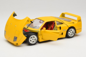 Ferrari F40 Keltainen Bburago 1:18 3032-Y1 Metalli — kuva 2 / 8