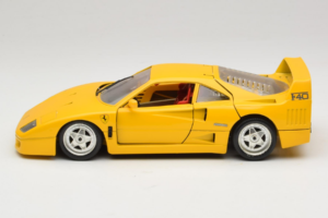 Ferrari F40 Keltainen Bburago 1:18 3032-Y1 Metalli — kuva 4 / 8
