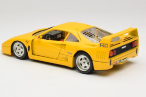 Ferrari F40 Keltainen Bburago 1:18 3032-Y1 Metalli — kuva 7 / 8