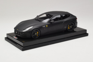 Ferrari FF Matte Black MR Collection 1:18 FERR04CAL Hartsi — kuva 2 / 7