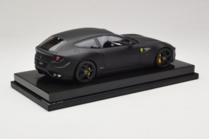 Ferrari FF Matte Black MR Collection 1:18 FERR04CAL Hartsi — kuva 3 / 7