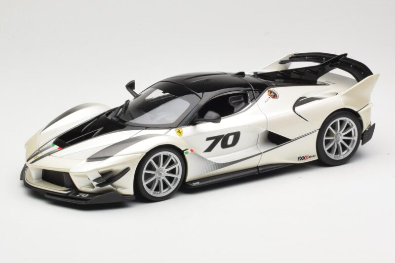Ferrari FXX-K Evo #70 Valkoinen Bburago 1:18 18-16012 Metalli