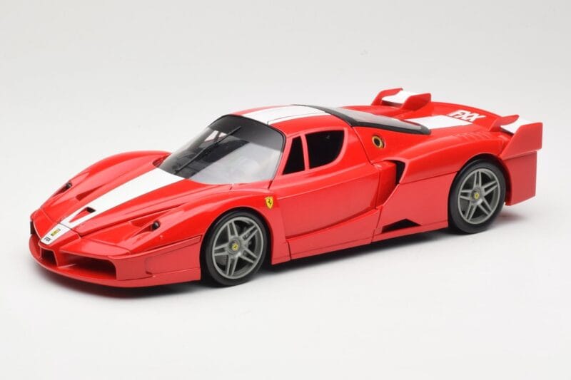 Ferrari FXX Punainen Hot Wheels 1:18 310801 Metalli