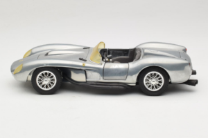 Ferrari Testa Rossa Chrome Silver Hot Wheels 1:18 25737 Metalli — kuva 4 / 8
