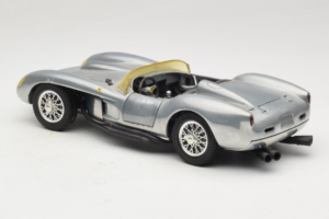 Ferrari Testa Rossa Chrome Silver Hot Wheels 1:18 25737 Metalli — kuva 7 / 8