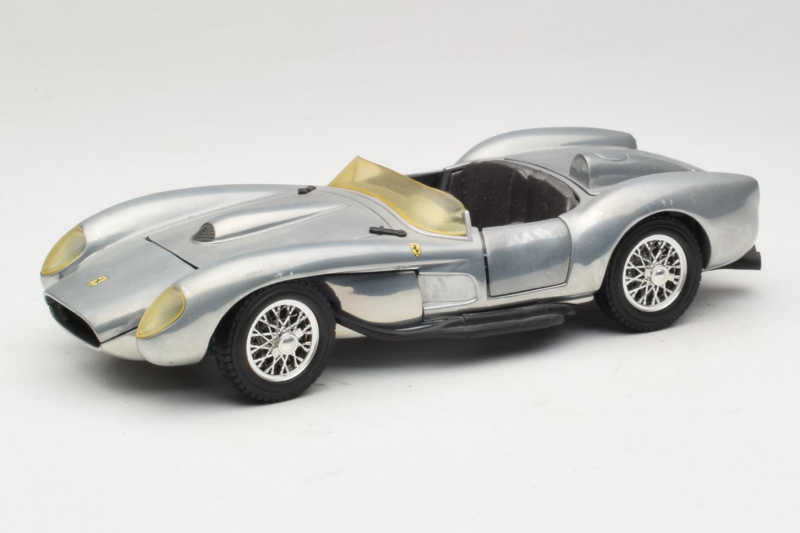 Ferrari Testa Rossa Chrome Silver Hot Wheels 1:18 25737 Metalli