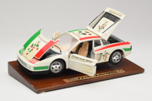 Ferrari Testarossa Italia 90 Valkoinen Bburago 1:18 3059-W1 Metalli — kuva 3 / 8