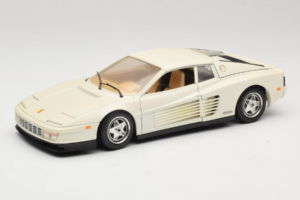 Ferrari Testarossa Valkoinen Bburago 1:18 3019-W1 Metalli