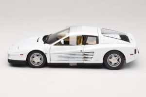 Ferrari Testarossa Valkoinen Miami Vice Hot Wheels 1:18 P9904 Metalli — kuva 3 / 6