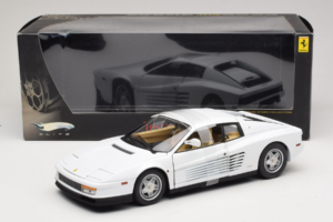 Ferrari Testarossa Valkoinen Miami Vice Hot Wheels 1:18 P9904 Metalli — kuva 6 / 6