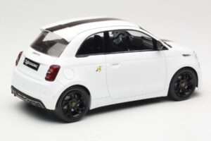 Abarth 500e Valkoinen IXO 1:18 MCG18497 Metalli — kuva 2 / 6