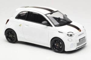 Abarth 500e Valkoinen IXO 1:18 MCG18497 Metalli — kuva 4 / 6