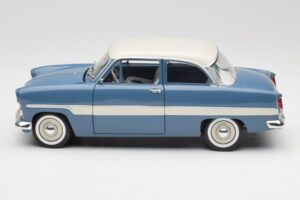 Ford Taunus 12M P2 Sininen Raidat Revell 1:18 08880-M1 Metalli — kuva 4 / 8