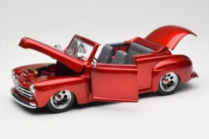 Ford Cabriolet Red Metallic Road Signature 1:18 30028 Metalli — kuva 2 / 8