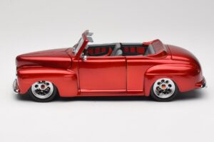 Ford Cabriolet Red Metallic Road Signature 1:18 30028 Metalli — kuva 4 / 8