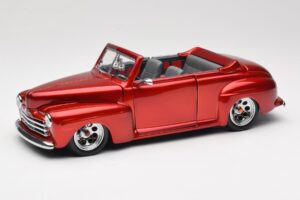 Ford Cabriolet Red Metallic Road Signature 1:18 30028 Metalli