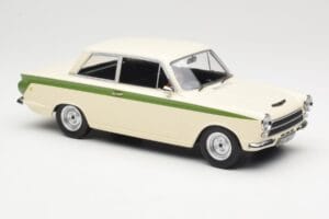 Ford Cortina Lotus White & Green Stripe MCG 1:18 MCG18434 Metalli — kuva 4 / 6