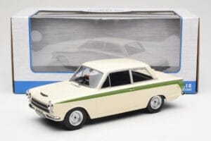 Ford Cortina Lotus White & Green Stripe MCG 1:18 MCG18434 Metalli — kuva 6 / 6