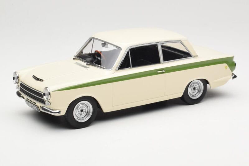Ford Cortina Lotus White & Green Stripe MCG 1:18 MCG18434 Metalli