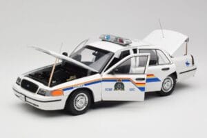 Ford Crown Victoria RCMP Police Car AUTOart 1:18 72706 Metalli — kuva 2 / 8