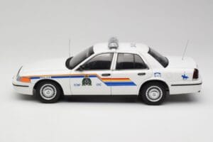 Ford Crown Victoria RCMP Police Car AUTOart 1:18 72706 Metalli — kuva 4 / 8