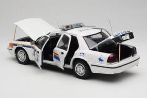 Ford Crown Victoria RCMP Police Car AUTOart 1:18 72706 Metalli — kuva 5 / 8