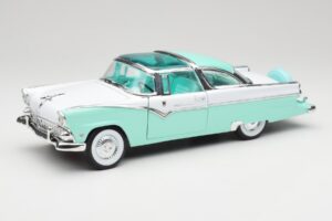 Ford Crown Victoria Seafoam Vihreä & Valkoinen Road Legends 1:18 92138 Metalli