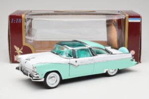 Ford Crown Victoria Seafoam Vihreä & Valkoinen Road Legends 1:18 92138 Metalli — kuva 7 / 7