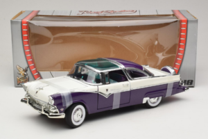 Ford Crown Victoria Valkoinen Violetti Road Signature 1:18 92138-P1 Metalli — kuva 6 / 6