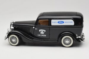 Ford Delivery Truck Ford Parts Musta Solido 1:18 8417 Metalli — kuva 4 / 8