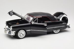 Ford Deluxe Avoauto Musta Maisto 1:18 31681 Metalli — kuva 2 / 8