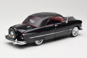 Ford Deluxe Avoauto Musta Maisto 1:18 31681 Metalli — kuva 3 / 8